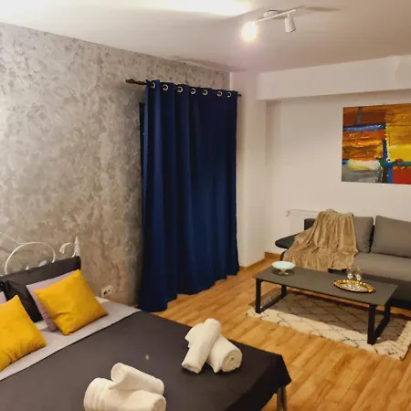 Ultracentral 5* Boutique Style Apartment. Brand New. 2 Rooms. Spacious. Free Parking Apartment