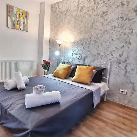 Ultracentral 5* Boutique Style Apartment. Brand New. 2 Rooms. Spacious. Free Parking Apartment