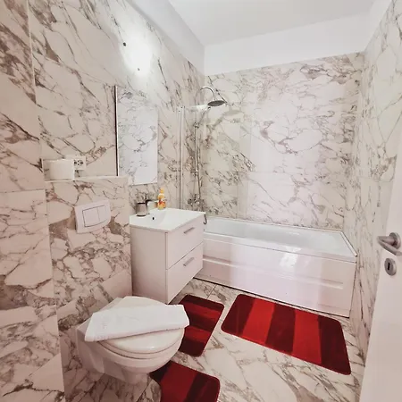 Apartment Ultracentral 5* Boutique Style Apartment. Brand New. 2 Rooms. Spacious. Free Parking *