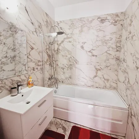 Ultracentral 5* Boutique Style Apartment. Brand New. 2 Rooms. Spacious. Free Parking Apartment *