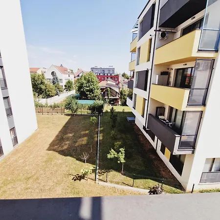 Ultracentral 5* Boutique Style Apartment. Brand New. 2 Rooms. Spacious. Free Parking Apartment