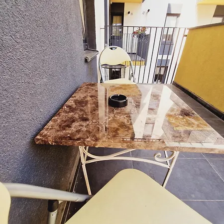 Ultracentral 5* Boutique Style Apartment. Brand New. 2 Rooms. Spacious. Free Parking Apartment *